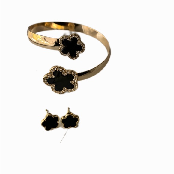 CLOVER EARRINGS AND BRACELET SET FOR BIGGER WRIST GREAT QUALITY - Picture 2 of 4